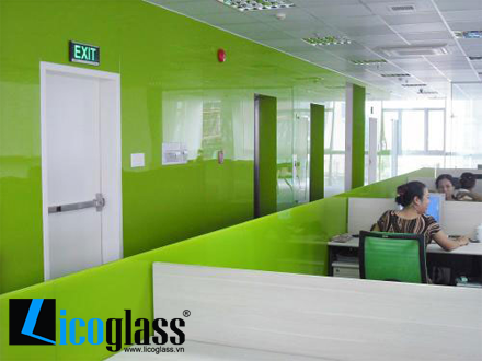 Kính màu ốp bếp kinh-mau-op-bep